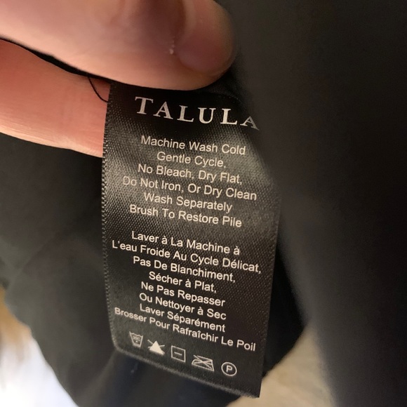 Aritzia Faux Fur Vest - Picture 4 of 4